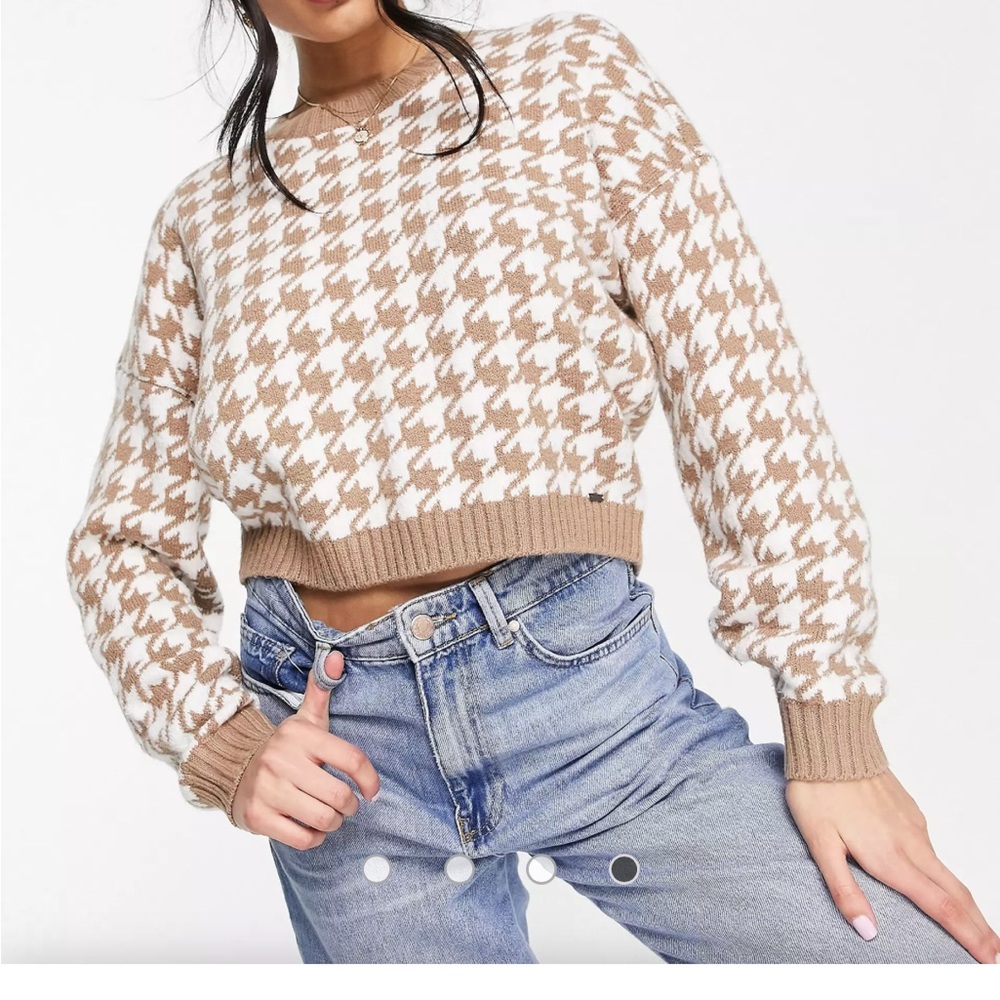 Hollister knitted sweater in houndstooth print in brown size medium